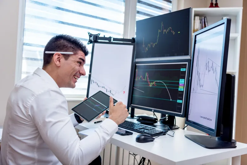 Gap Season: How Savvy Crypto Bettors Are Mining the Spread Between Decentralized Prediction Markets